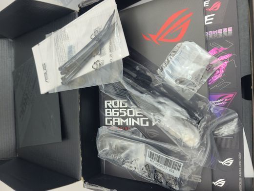 Материнська плата Asus ROG STRIX B650E-I Gaming Wi-Fi (sAM5, AMD B650, PCI-Ex16)