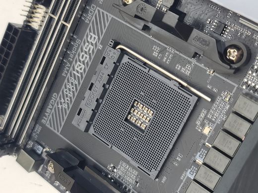 Материнська плата Gigabyte B550I Aorus Pro AX (sAM4, AMD B550, PCI-Ex16)