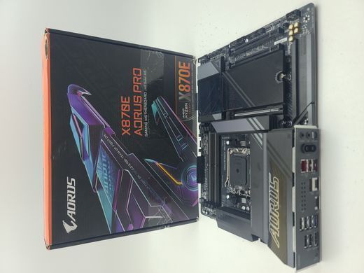 Материнська плата Gigabyte X870E AORUS PRO (sAM5, AMD X870E, PCI-Ex16)