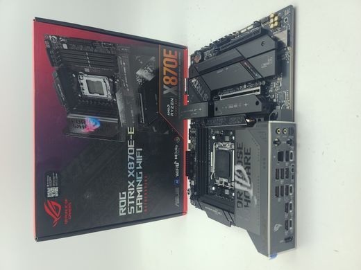 Материнська плата Asus ROG STRIX X870E-E GAMING WIFI (sAM5, AMD X870E, PCI-Ex16)