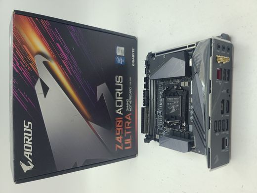 Материнська плата Gigabyte Z490I AORUS ULTRA