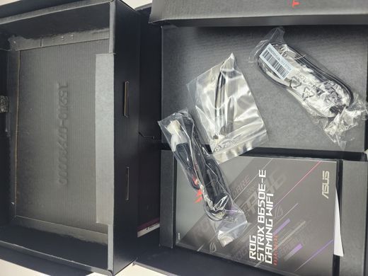 Материнська плата Asus ROG STRIX B650E-E Gaming Wi-Fi (sAM5, AMD B650, PCI-Ex16)
