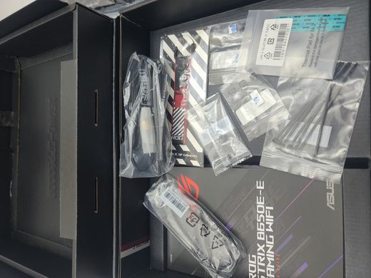 Материнська плата Asus ROG STRIX B650E-E Gaming Wi-Fi (sAM5, AMD B650, PCI-Ex16)