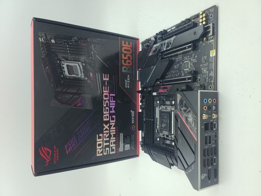 Материнська плата Asus ROG STRIX B650E-E Gaming Wi-Fi (sAM5, AMD B650, PCI-Ex16)