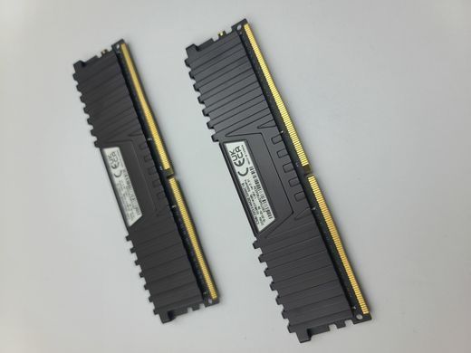Оперативна пам'ять Corsair DDR4-3200 32768MB PC4-25600 (Kit of 2x16384) Vengeance LPX Black