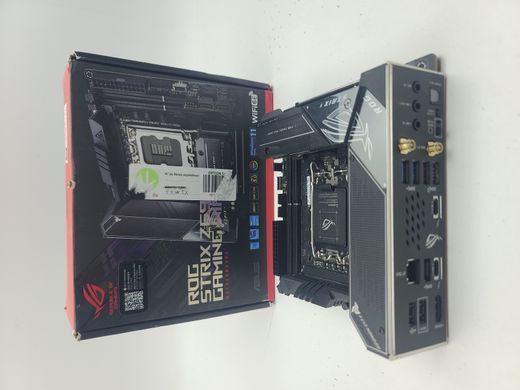 Материнська плата Asus ROG STRIX Z690-I Gaming Wi-Fi (s1700, Intel Z690, PCI-Ex16)