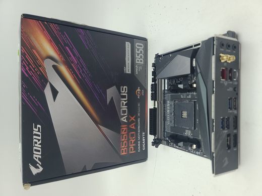 Материнська плата Gigabyte B550I Aorus Pro AX (sAM4, AMD B550, PCI-Ex16)