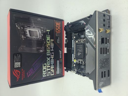 Материнська плата Asus ROG STRIX B650E-I Gaming Wi-Fi (sAM5, AMD B650, PCI-Ex16)
