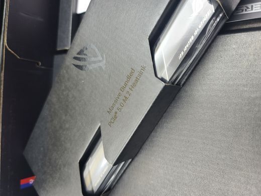 Материнська плата Asus ROG STRIX X670E-E Gaming Wi-Fi (sAM5, AMD X670, PCI-Ex16)